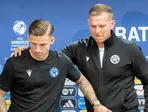 Tréner slovenskej futbalovej reprezentácie do 21 rokov Jaroslav Kentoš (vpravo) a slovenský futbalista Tomáš Suslov.