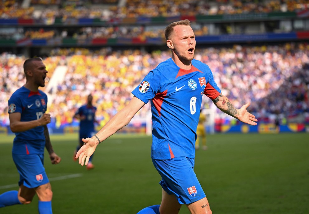 Ondrej Duda sa teší po strelenom góle v zápase Slovensko - Rumunsko v skupine E na EURO 2024.